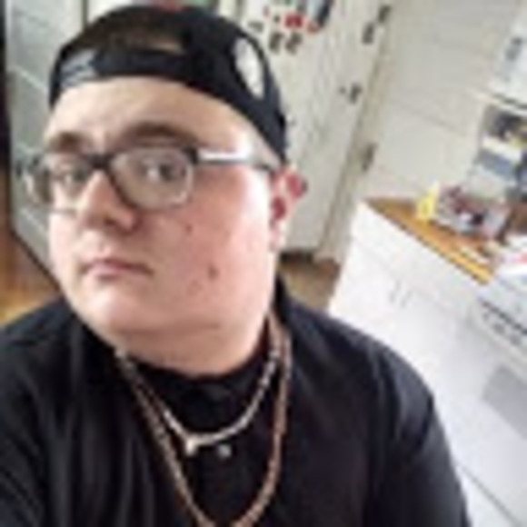 Meet your Posher, Andrew - Picture 1 of 1